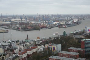 Vue sur le port de Hambourg