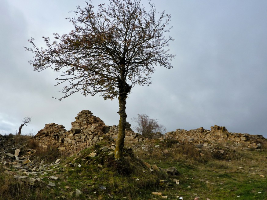 Compostelle - Bierzo - Village en ruines de Manjarin
