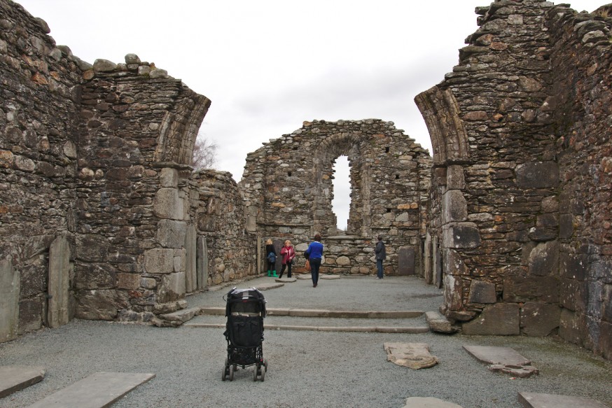 Ruines eglise site monastique de Glendalough