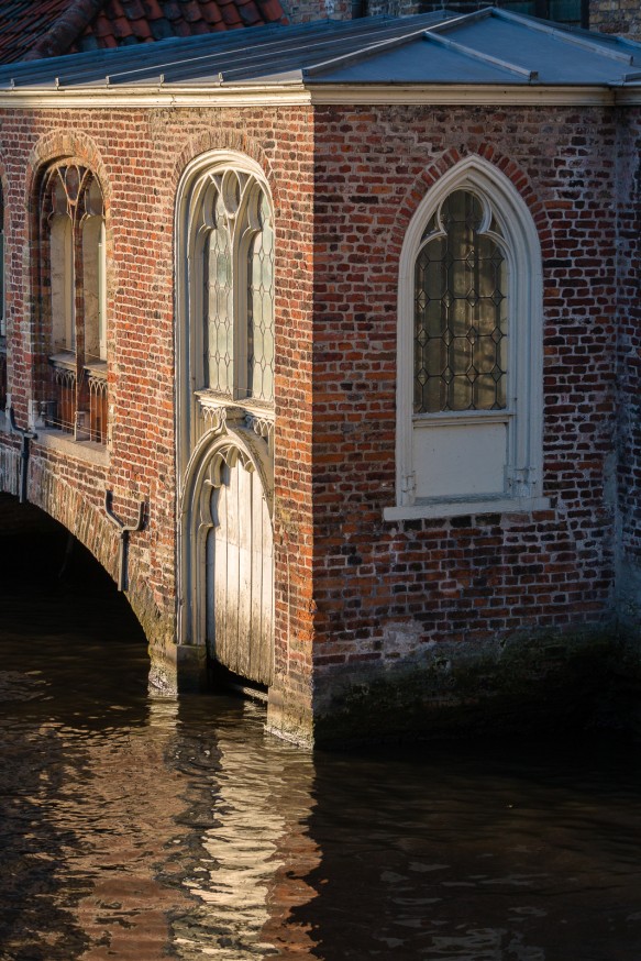 Bruges - Hopital St-Jean - Chapelle sur l'eau