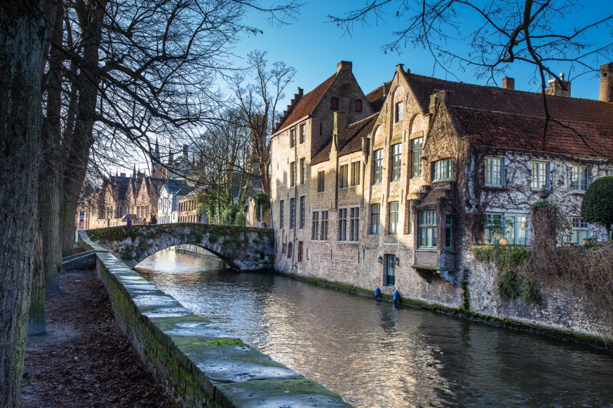 Bruges - Le long des canaux