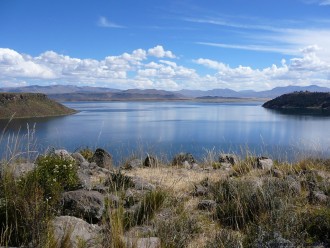 Berges du lac Umayo a Sillustani