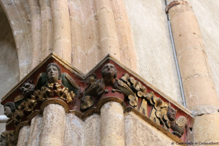 Chapiteaux arcs entrée abbatiale Saint Volusien foix ariege