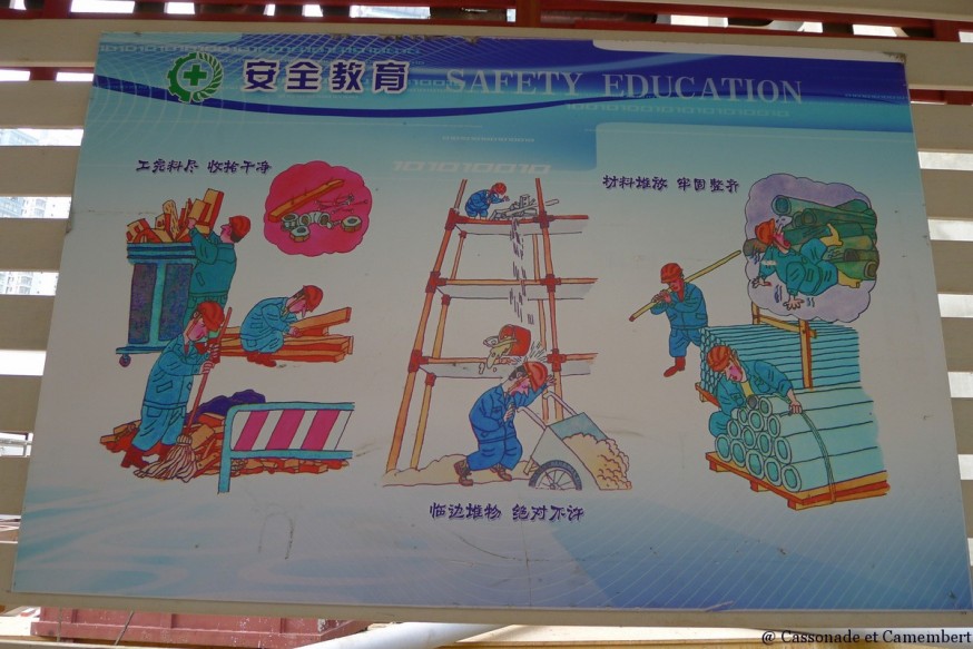 Chantier de construction gratte-ciel shanghai pancarte sécurité