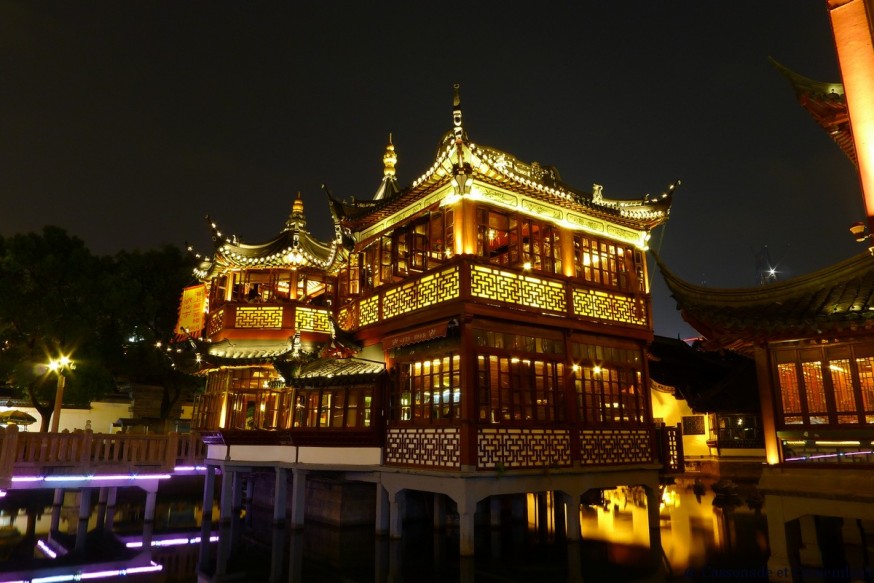 Maison de the Huxinthing vieille ville Shanghai by night