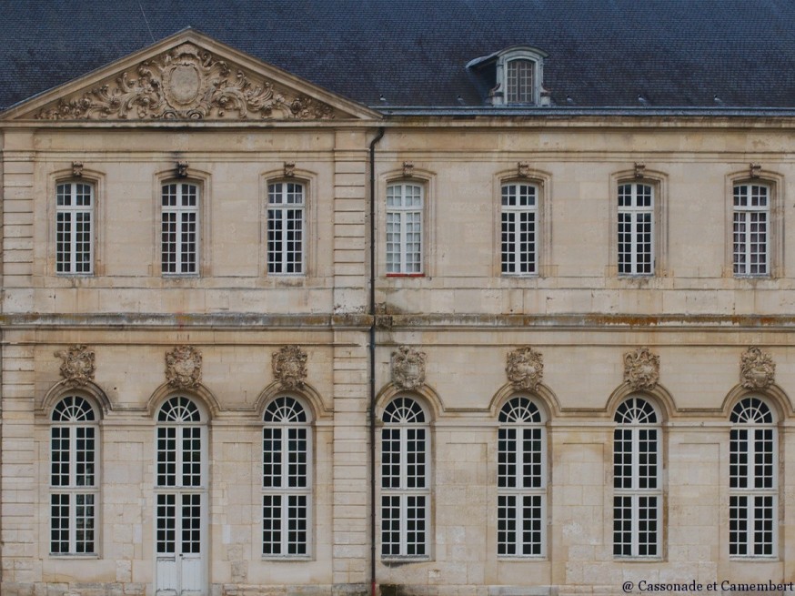 Facade classique abbaye du Bec-Hellouin