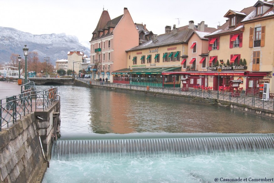 Chute d eau du thiou annecy sous la neige