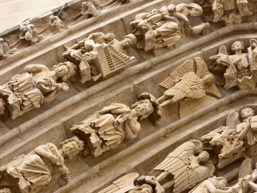 Anges musiciens tympan cathedrale de Burgos