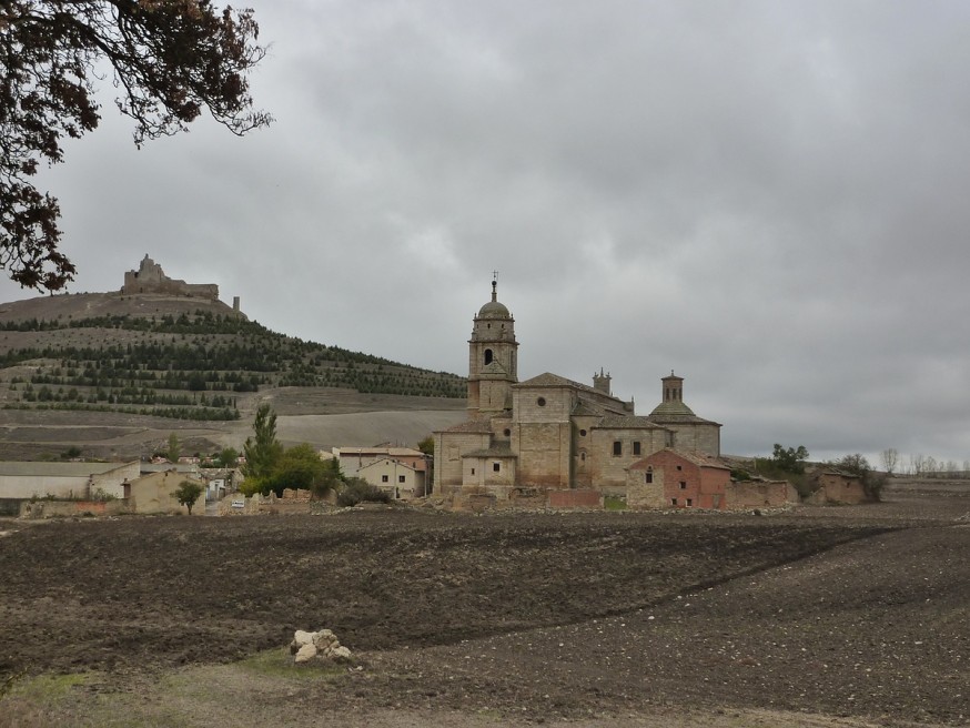 Compostelle Meseta Arrivee a Castrojeritz