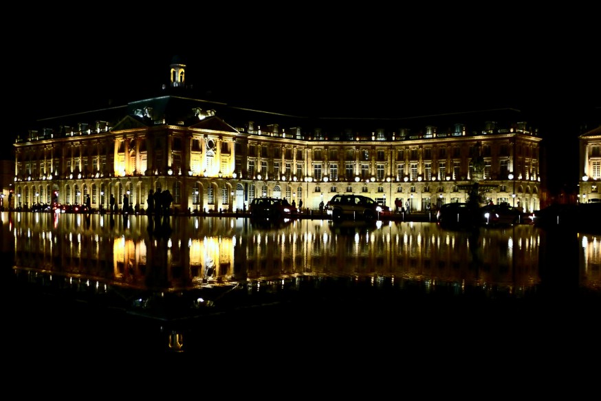 Miroir d eau Bordeaux de nuit