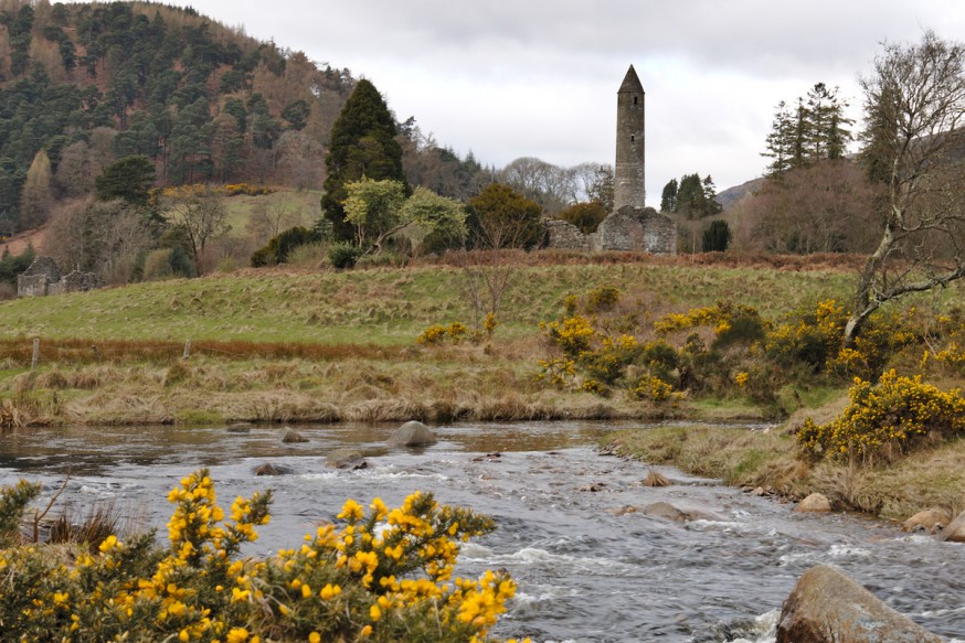 Vue sur site monastique de Glendalough