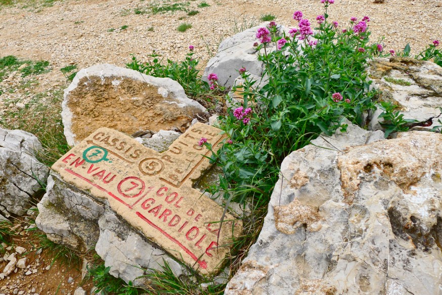 Balisage sur le chemin - Calanque d'En-Vau