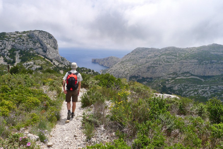 Camembert devant la calanque de Morgiou