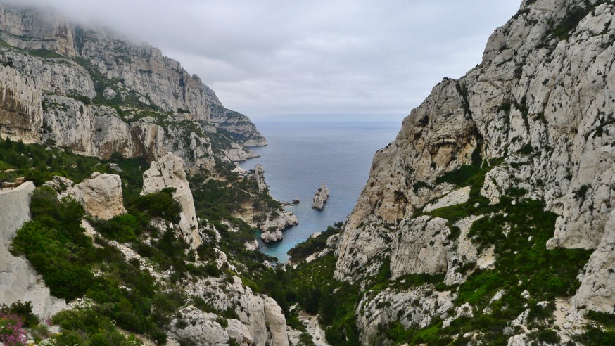 Vue sur la calanque de sugiton