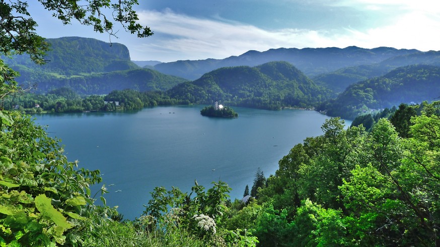 Vue sur le lac depuis le chateau de Bled